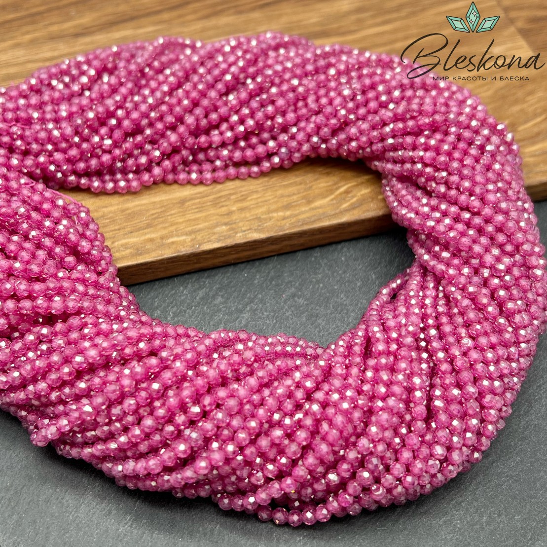 Циркон Glow рубиновый огранка 3 мм (кубический цирконий, фианит) 