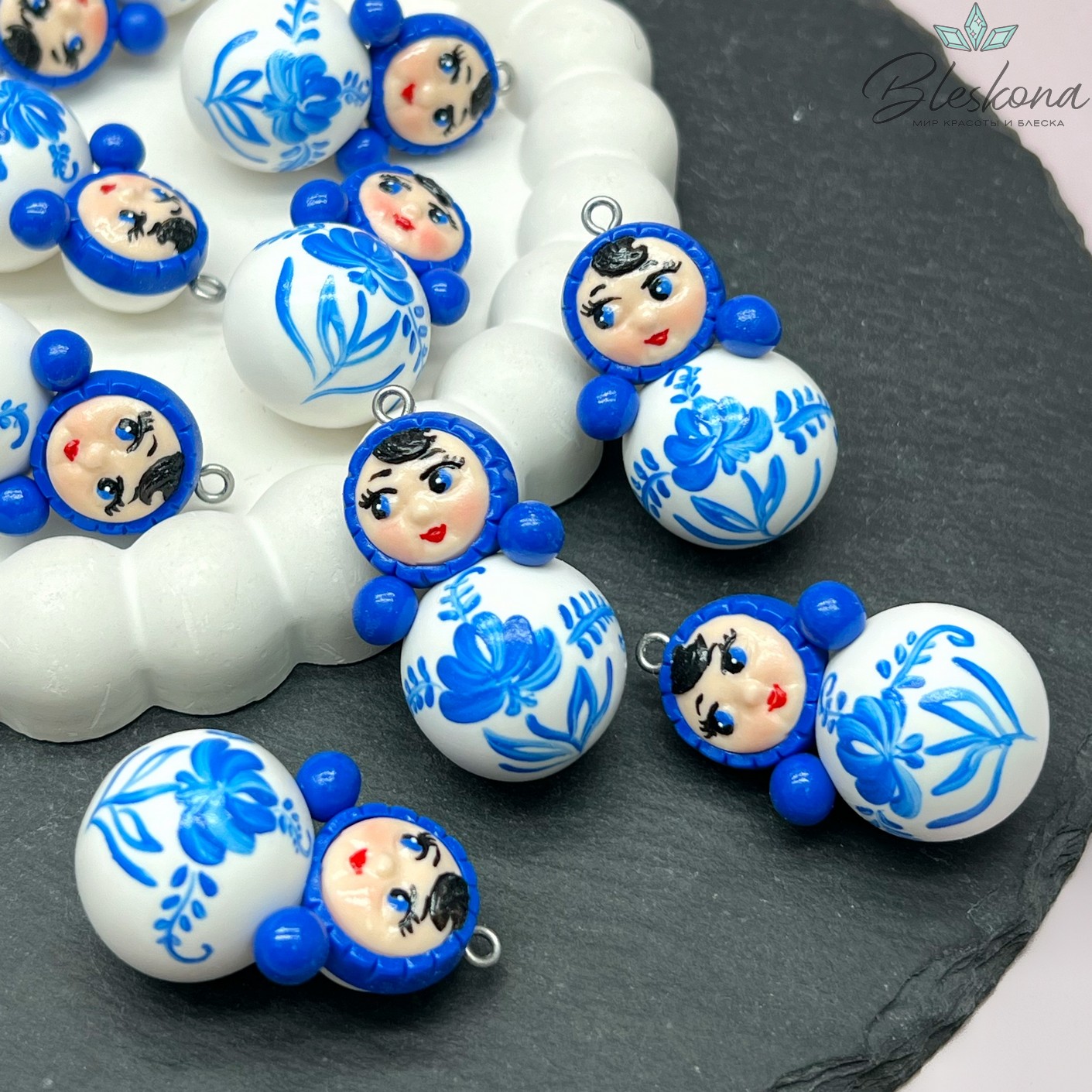 36*20,5 мм, Цвет серебро, Подвеска Неваляшка белая синяя роспись