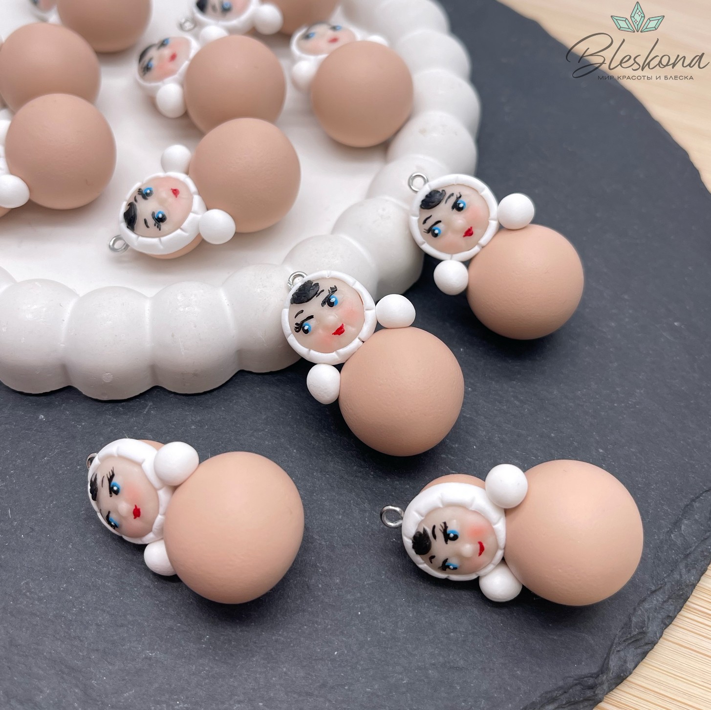 36*20,5 мм, Цвет серебро, Подвеска Неваляшка бежевая