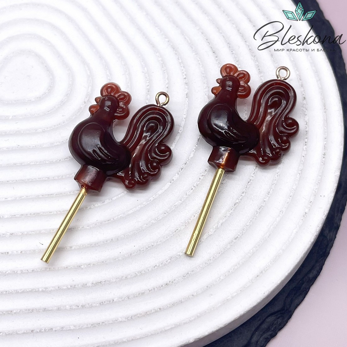 50*25 мм, Цвет золото, Подвеска Петушок (Леденец) коричневый