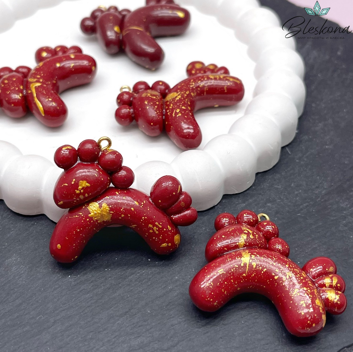 38*35 мм, Цвет золото, Подвеска Лошадка бордо 