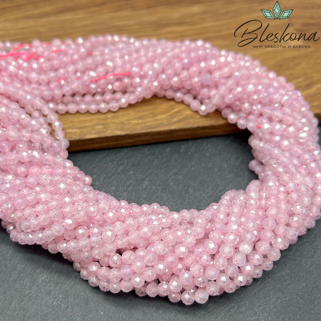 Циркон Glow светло-лиловый огранка 4 мм (кубический цирконий, фианит) 