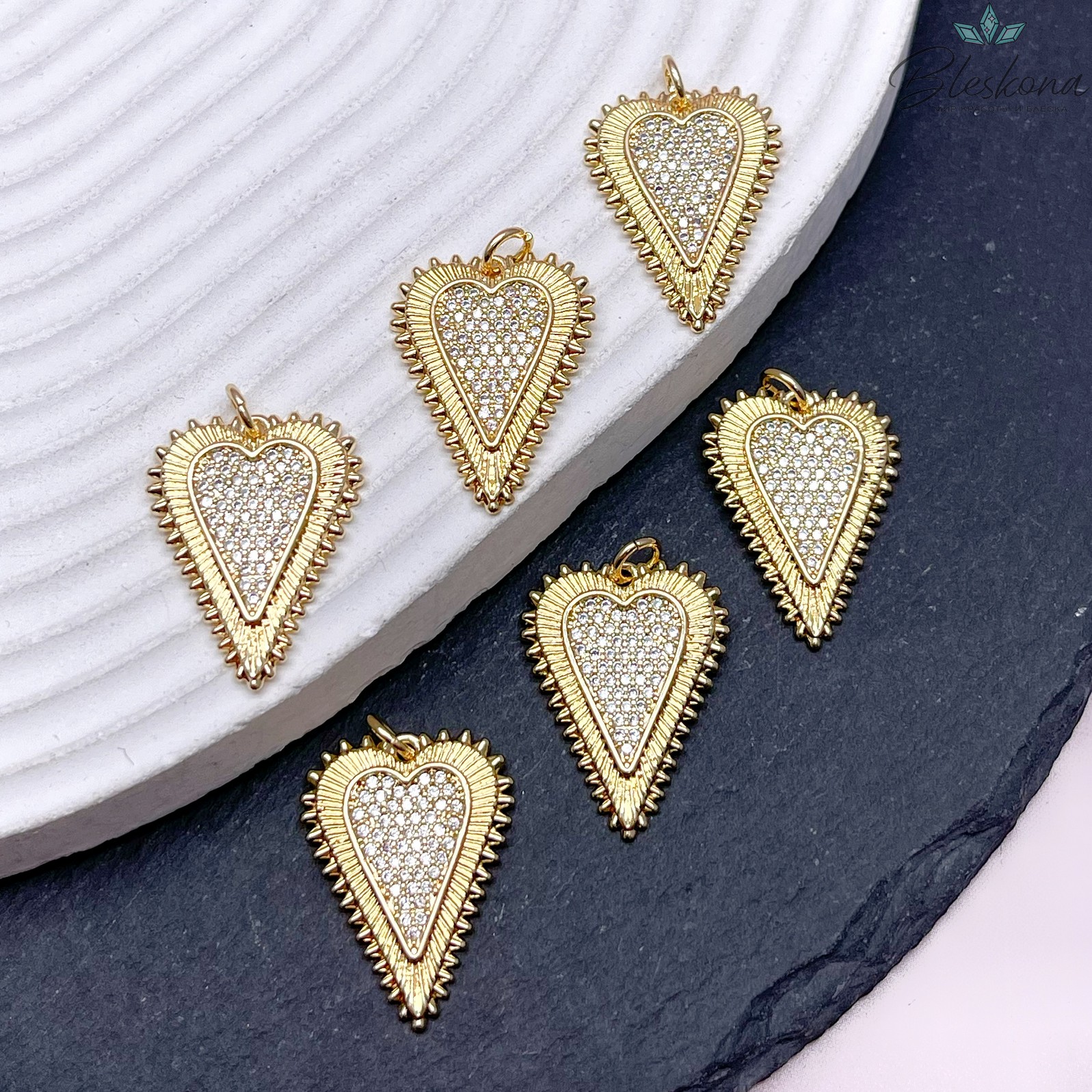 23,5*18 мм, Цвет золото, Подвеска Сердце цирконы