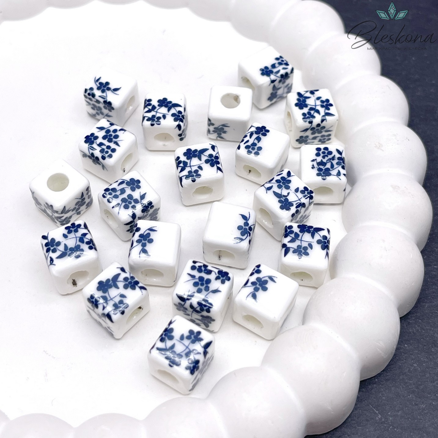 10 мм Керамика Бусина куб роспись гжель №28 (штучно)