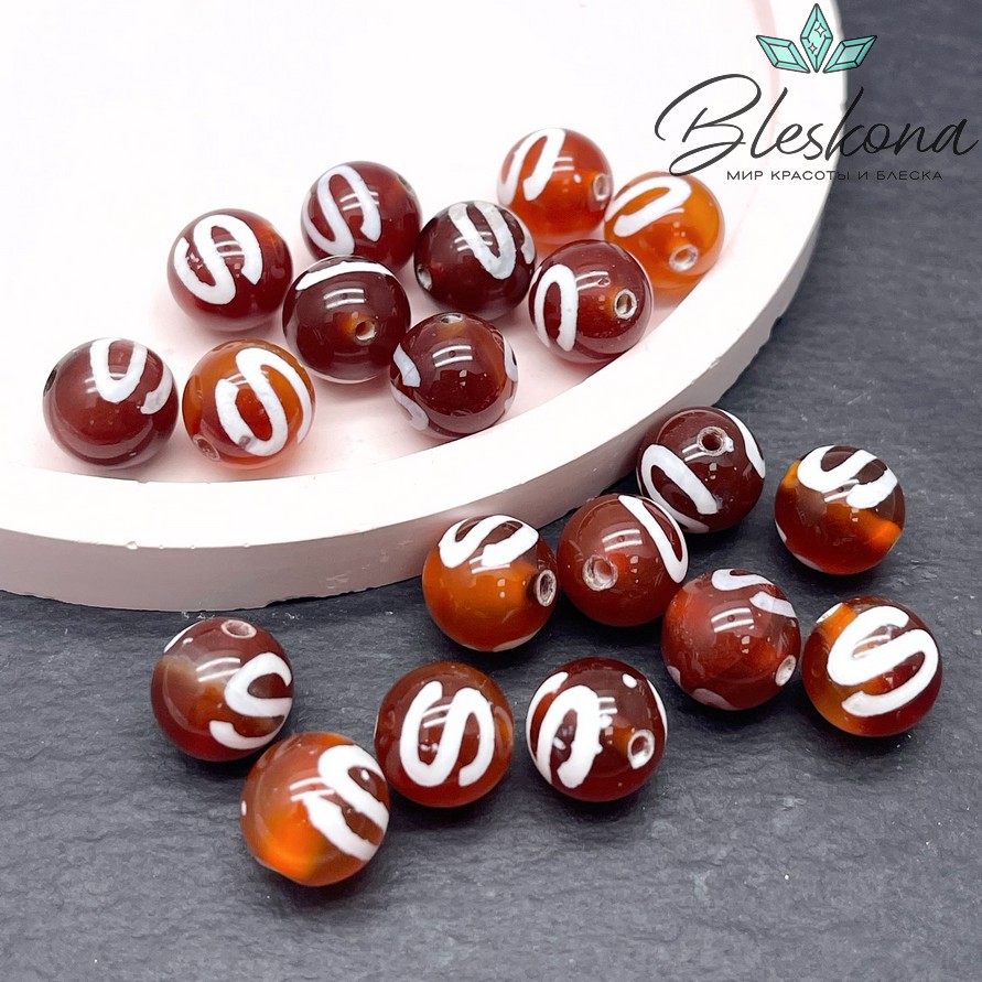 Бусина Дзи Денежный крючок бело-коричневый шар 10 мм уп.10 шт.