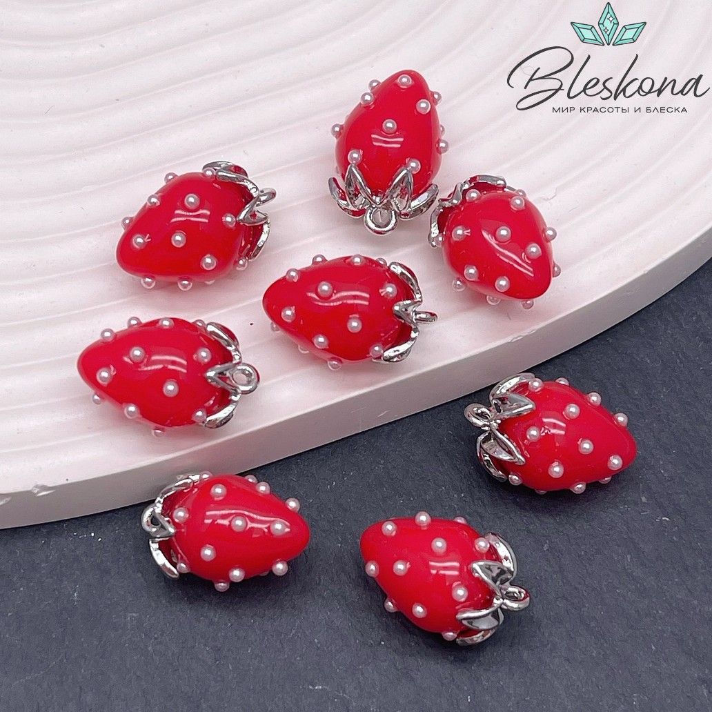 19*13 мм Цвет серебро, Подвеска клубничка красная