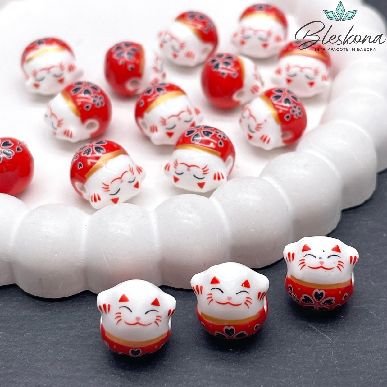 13,5*13 мм Керамика бусина Котик красный, отверстие поперек