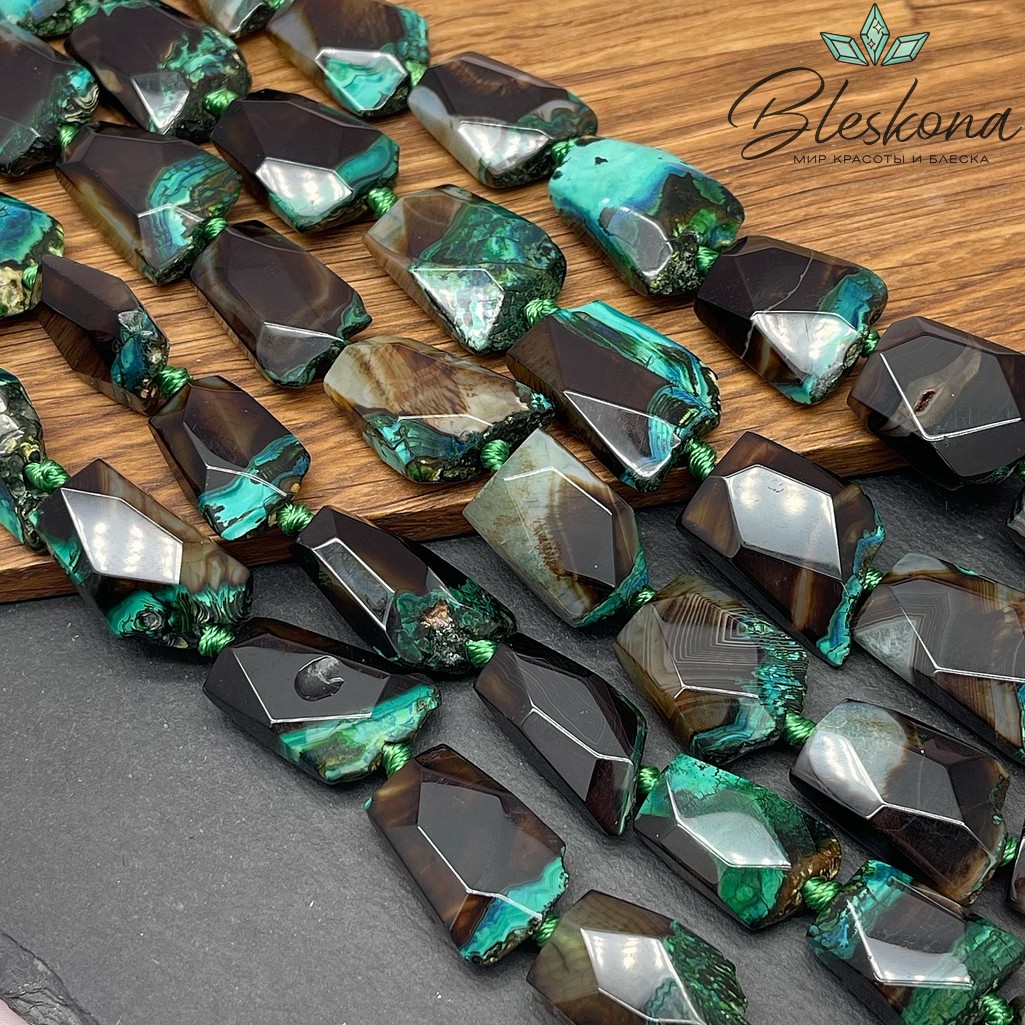 Агат зеленый (тонированный) плоский фриформ огранка (24-30)*(16-20) мм