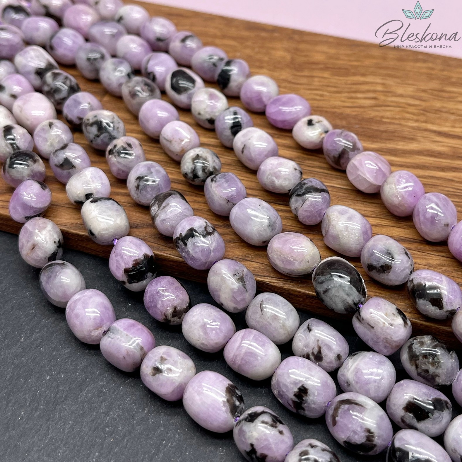 Кунцит с вкючениями черного турмалина галтовка (10,5-11,5)*(9,5-10) мм