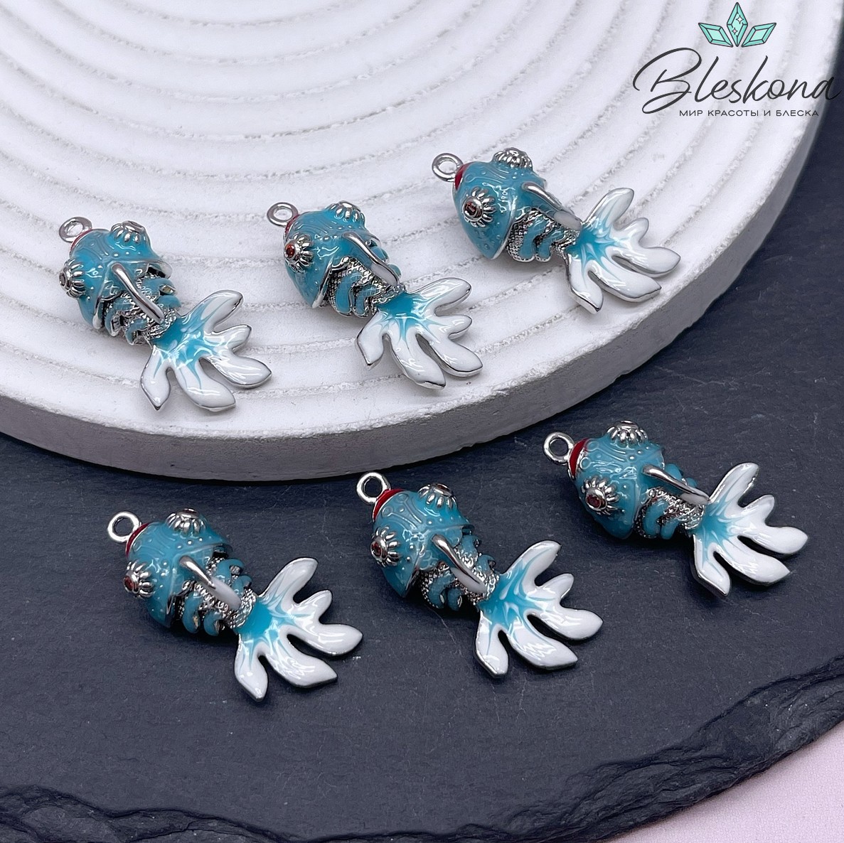 28*14 мм Цвет серебро, Подвеска рыбка голубая эмаль, цирконы