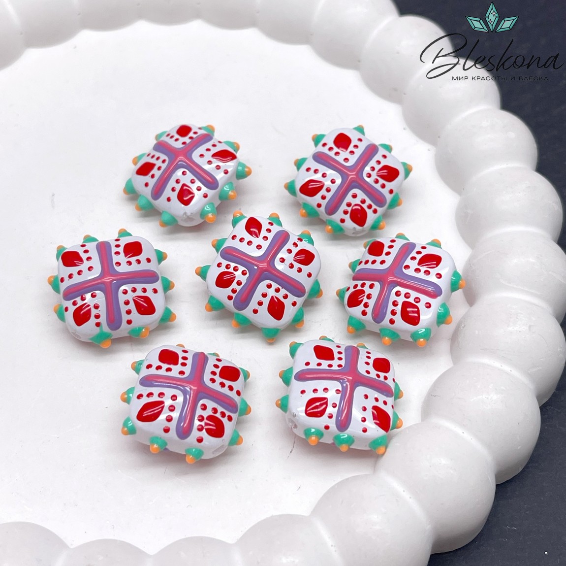 20 мм Бусина квадрат белый