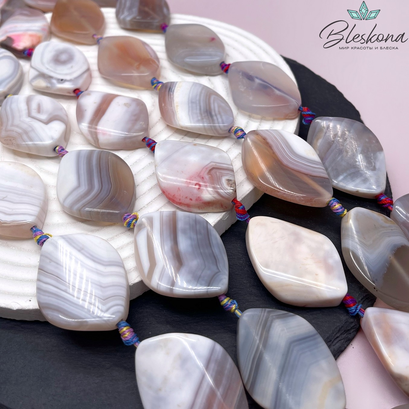 Агат розовый ромб крученый 40*29 мм