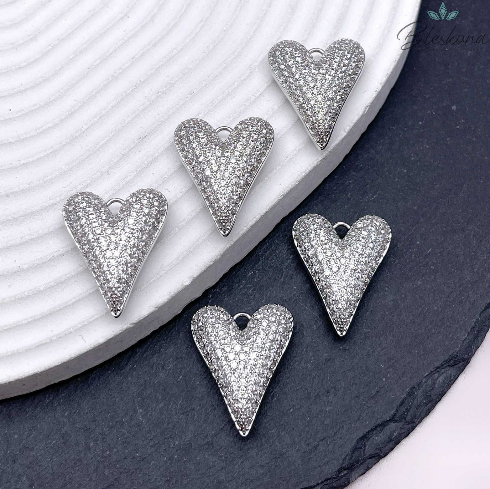 24,5*20 мм, Цвет серебро, Подвеска сердце дутое цирконы