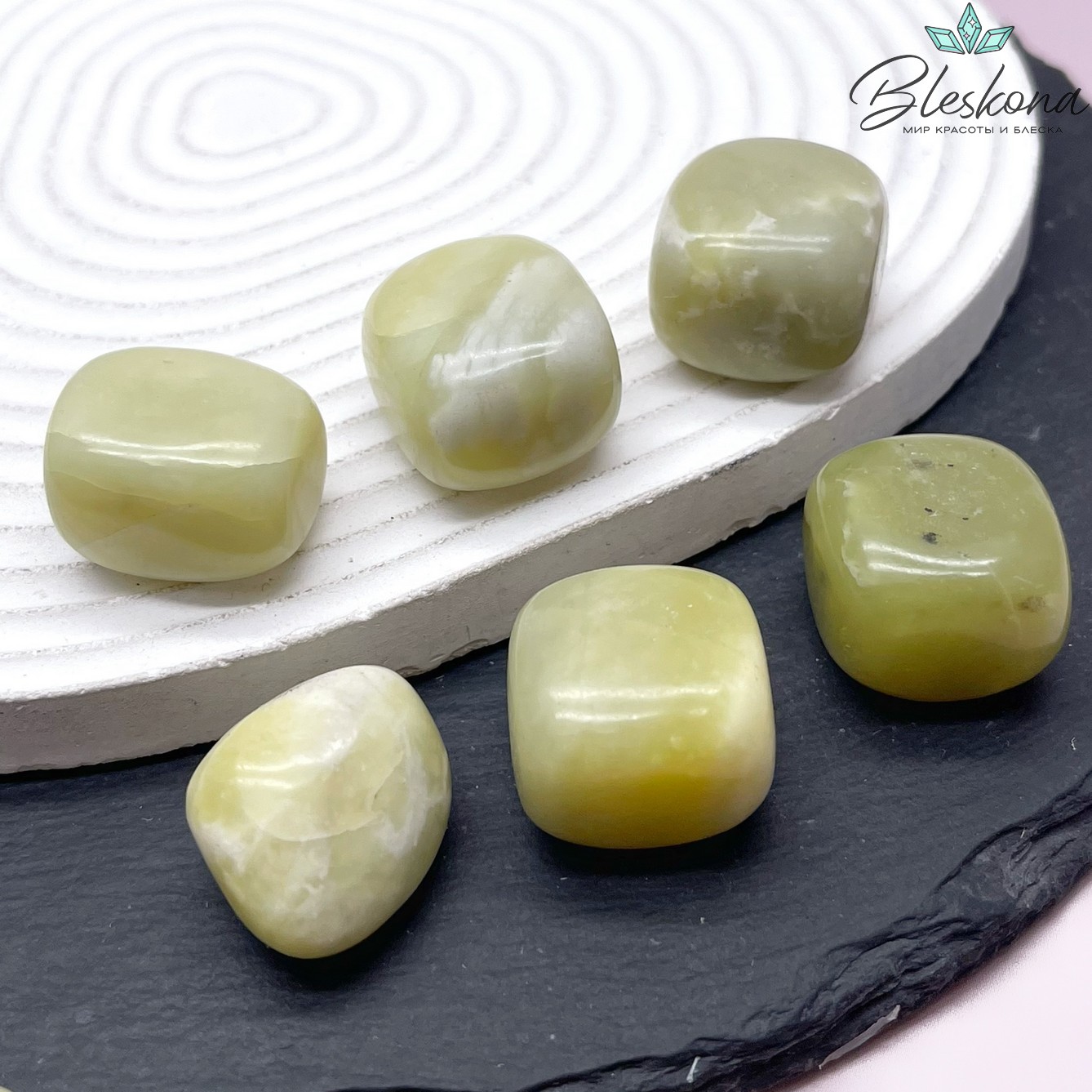 Жадеит зеленый галтовка 19-24 мм