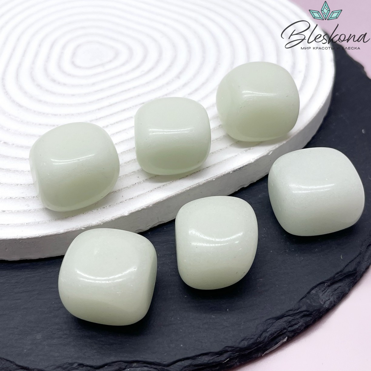 Жадеит мятный галтовка 20-25 мм