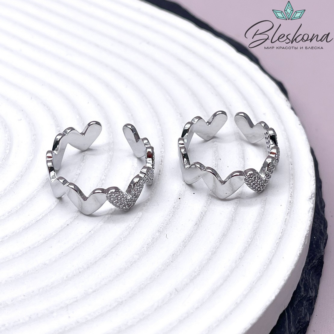 21,5 мм Цвет серебро, Кольцо безразмерное сердечки с цирконами 