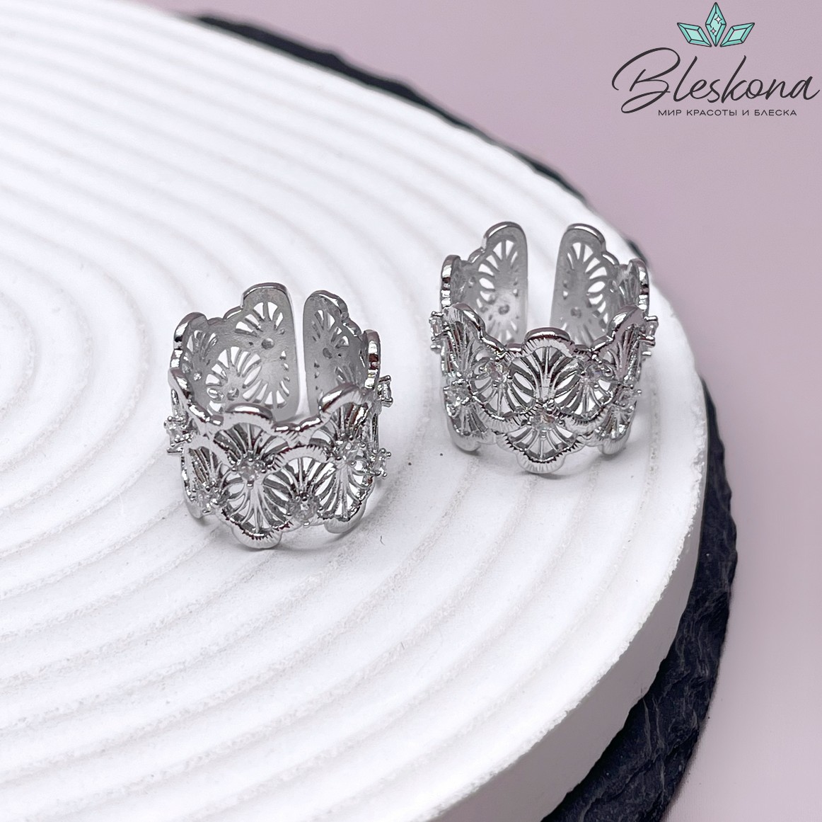 20,5 мм Цвет серебро, Кольцо безразмерное узор с цирконами 