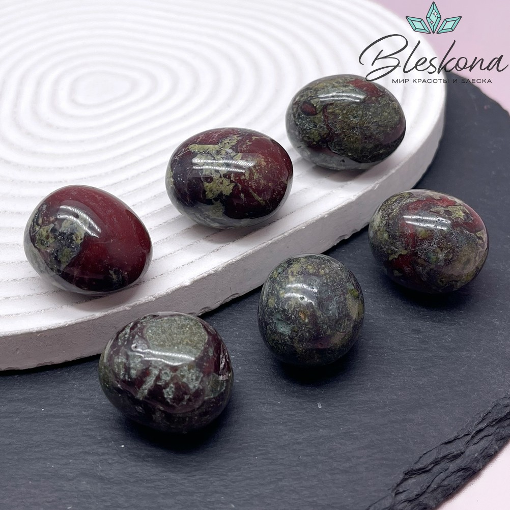 Яшма Кровь Дракона галтовка 21-26 мм