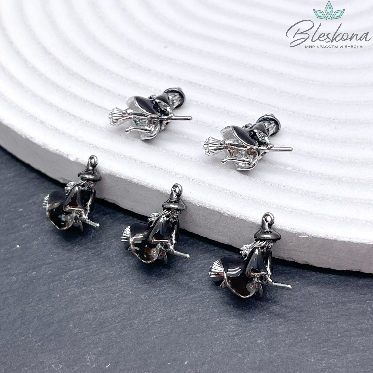 16,5*18 мм Цвет серебро, Подвеска ведьмочка черная эмаль 