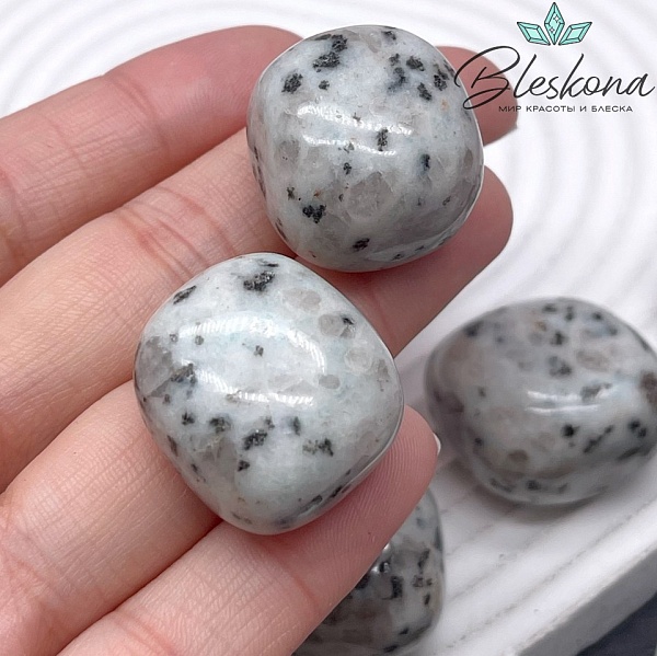 Яшма Киви галтовка 21-25 мм