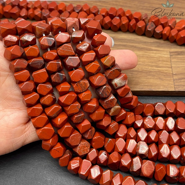 Яшма красная фриформ огранка (9-10)*(9-10) мм