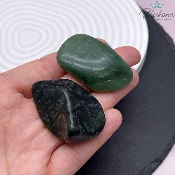Байкальский нефрит галтовка 35-40 мм
