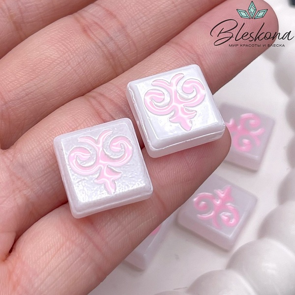 15 мм Бусина Этно квадрат белый розовый рисунок