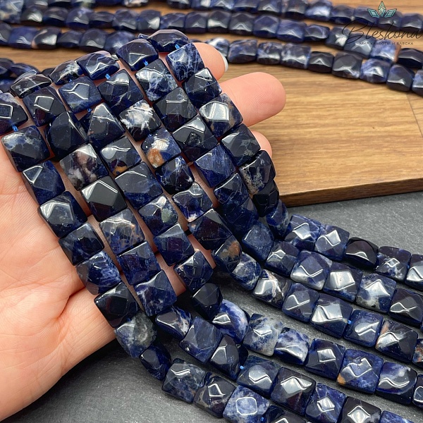 Содалит квадрат огранка 9-10 мм