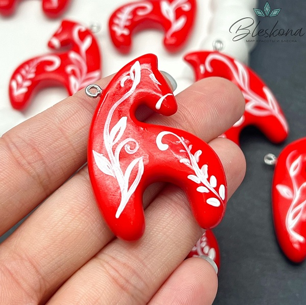 42*30 мм, Цвет серебро, Подвеска Лошадка красная расписная