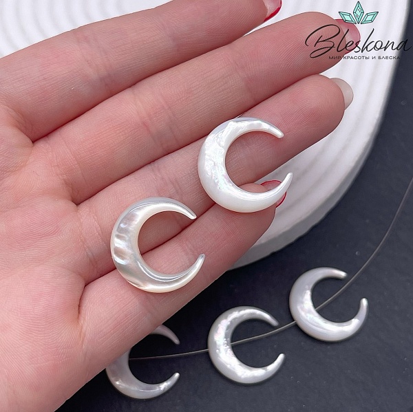 Перламутр белый Лунница 19*20 мм 