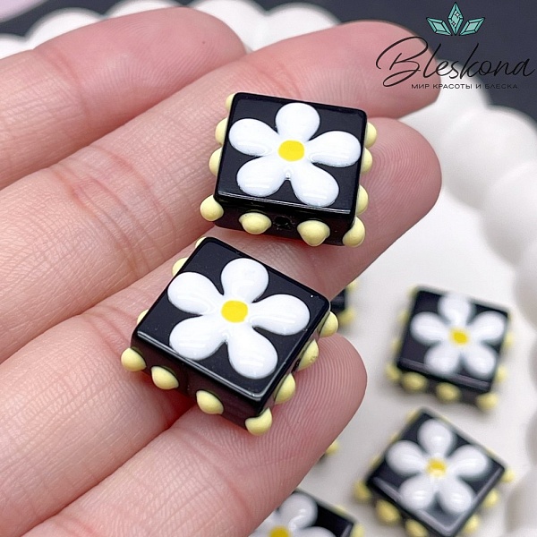 17,5 мм Бусина квадрат черный белый цветок