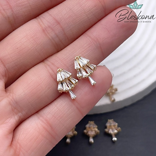 14*8,8 мм Цвет золото, Подвеска Елочка белое стекло