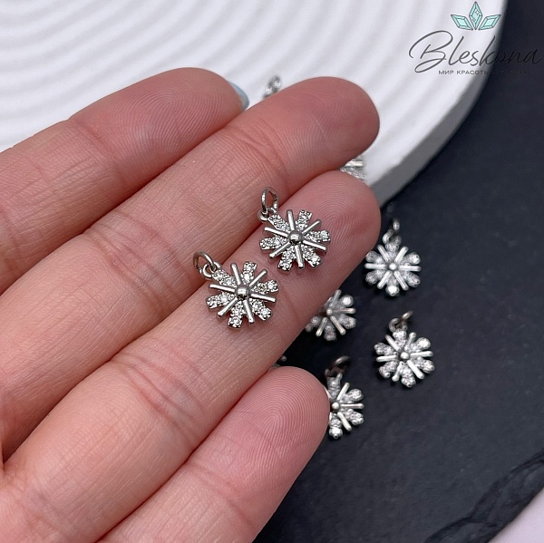 10 мм Цвет серебро, Подвеска Снежинка с цирконами