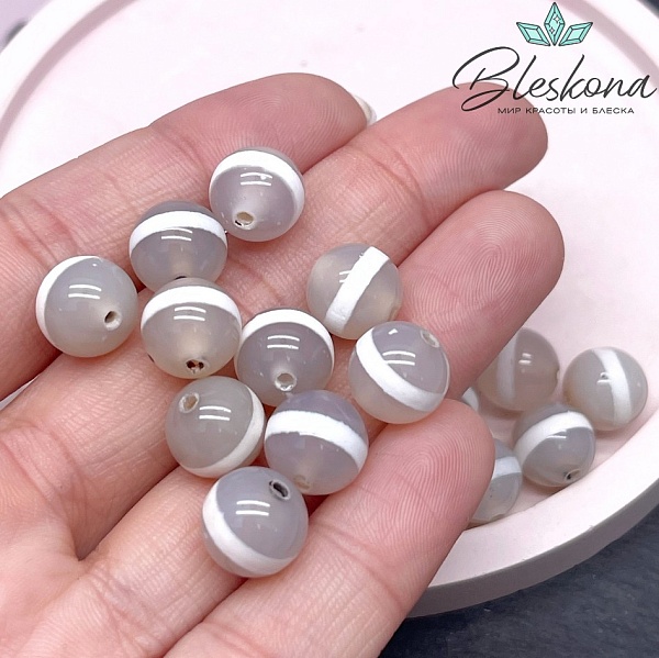 Бусина Дзи Медицина серо-белый шар 10 мм уп.10 шт.