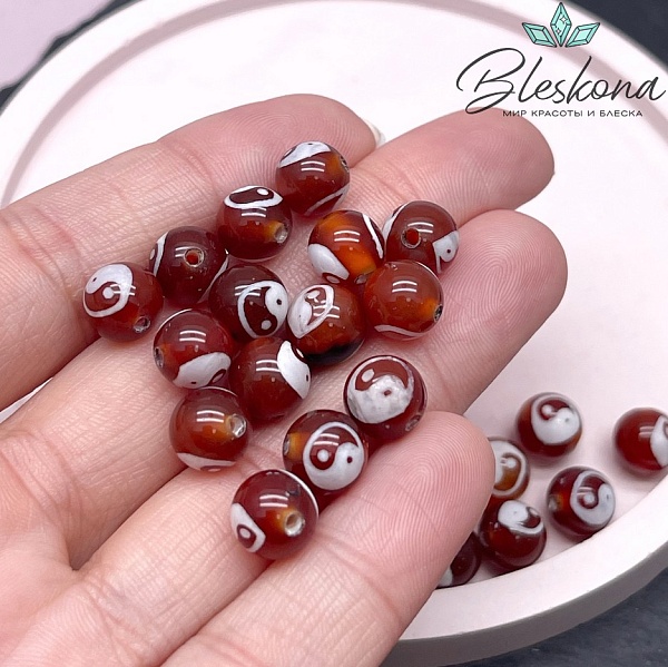 Бусина Дзи Инь-Янь бело-коричневый шар 8 мм уп.15 шт.