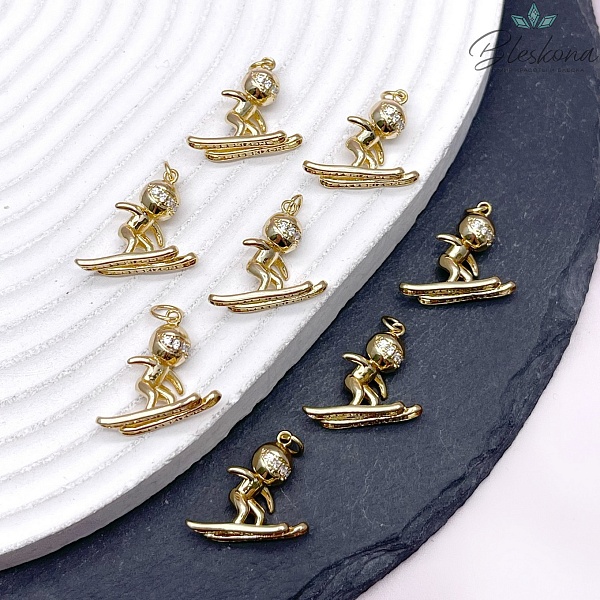 15*18 мм Цвет золото, Подвеска Лыжник цирконы 15*18 мм Цвет золото, Подвеска Лыжник цирконы