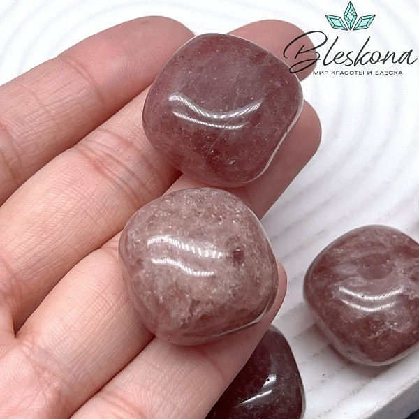 Кварц Клубничный галтовка 21-23 мм