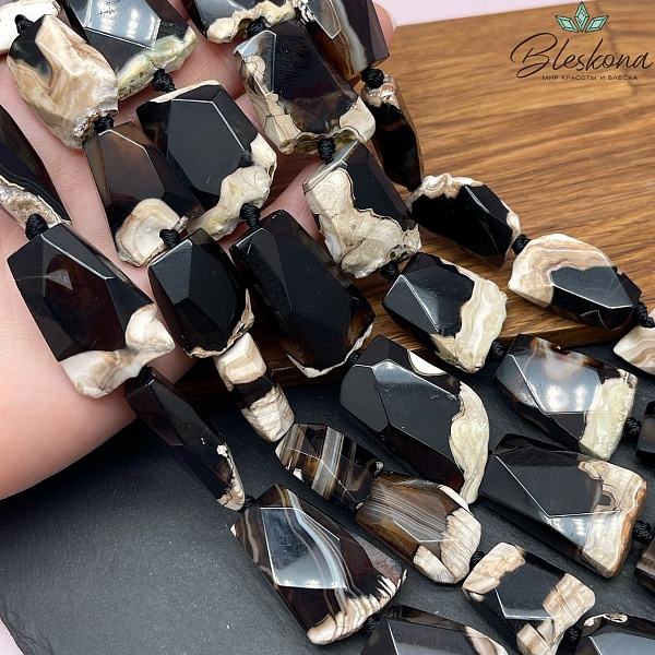 Агат с прожилками плоский фриформ огранка (24-30)*(16-20) мм