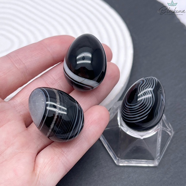 Агат черный с прожилками форма яйцо 30*21 мм