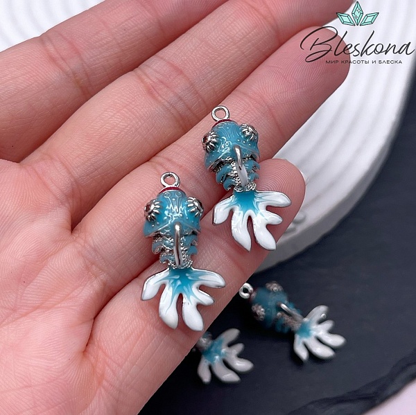 28*14 мм Цвет серебро, Подвеска рыбка голубая эмаль, цирконы