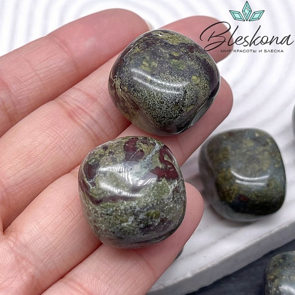 Яшма Кровь Дракона галтовка 21-24 мм