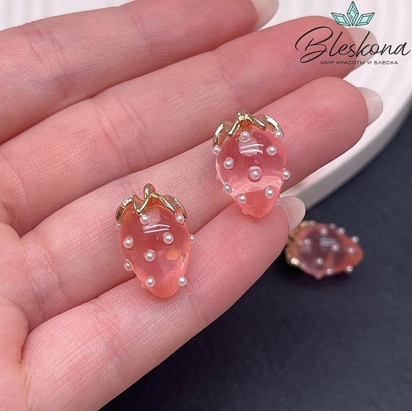 19*13 мм Цвет золото, Подвеска клубничка прозрачная розовая 