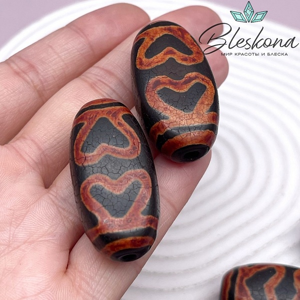 Бусина Дзи 4 сердца черно-красная 39*20 мм