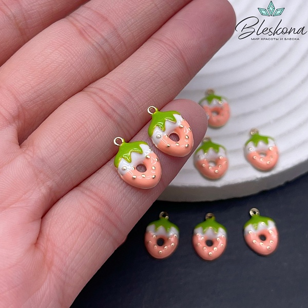 13,6*9 мм Цвет золото, Подвеска клубничка эмаль