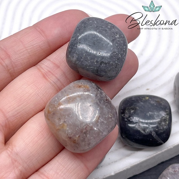 Иолит галтовка 19-25 мм