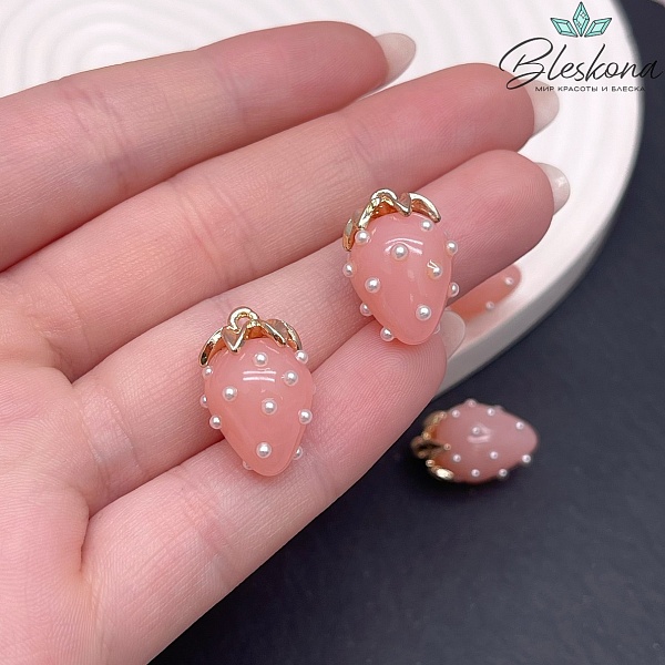 19*13 мм Цвет золото, Подвеска клубничка розовая