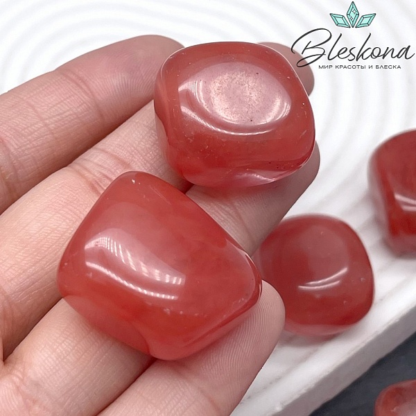 Кварц Вишневый галтовка 22-25 мм